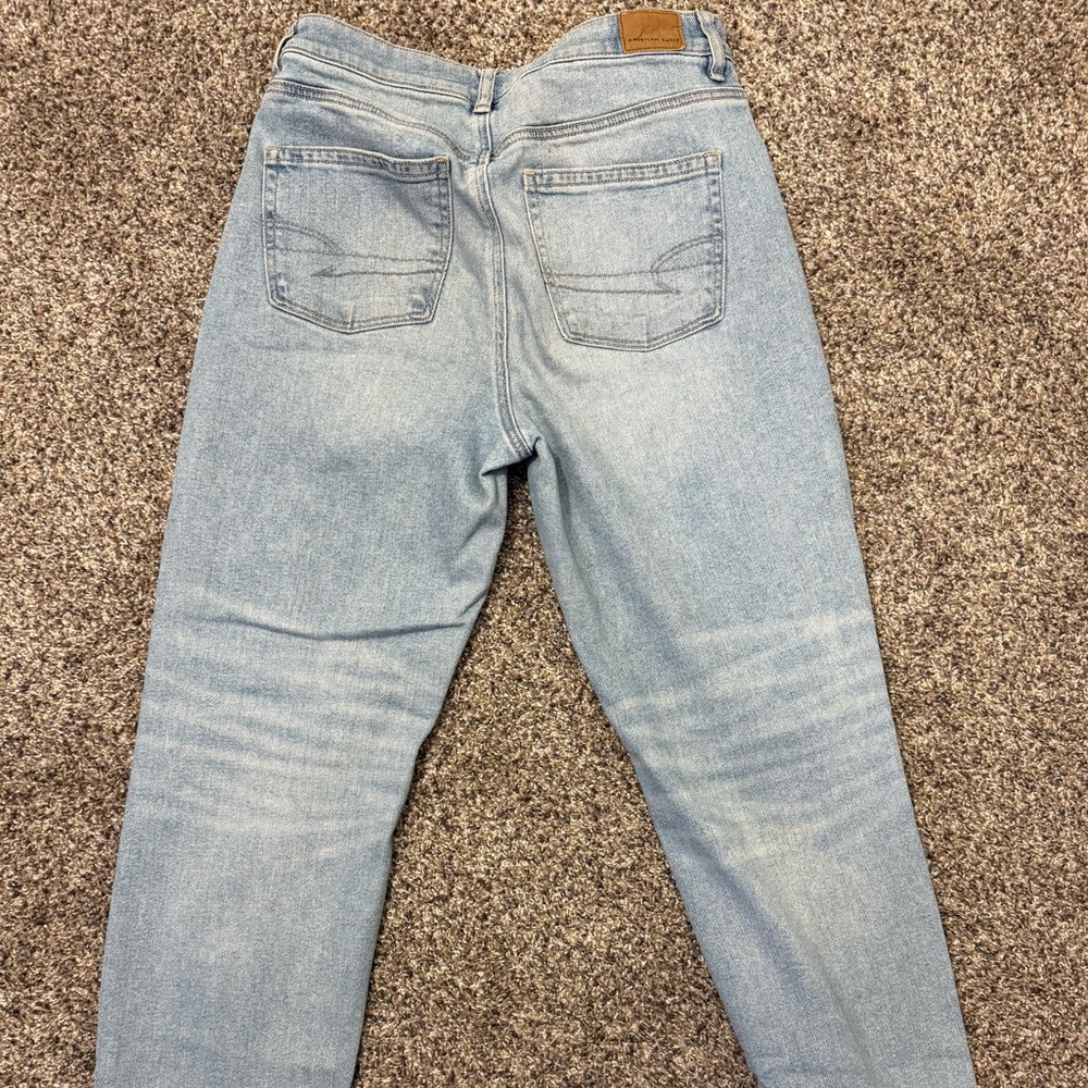 American Eagle Outfitters Light Blue Ripped Straight Leg Jeans - Picture 3 of 3
